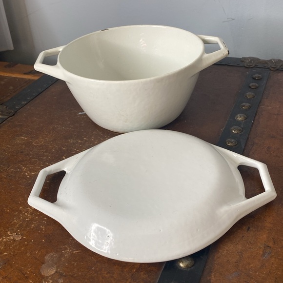 . Vintage Copco D1 White Enamel Cast Iron Dutch Over Cooking Pot with Lid - Picture 2 of 8